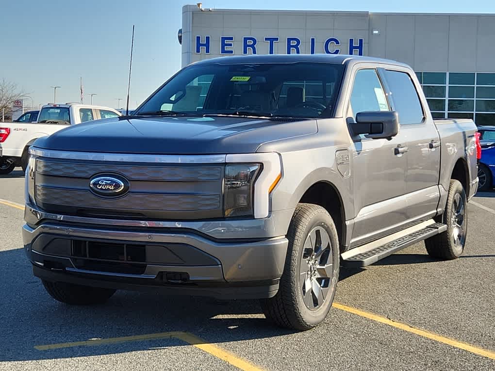 2023 Ford F-150 Lightning Lariat's photo