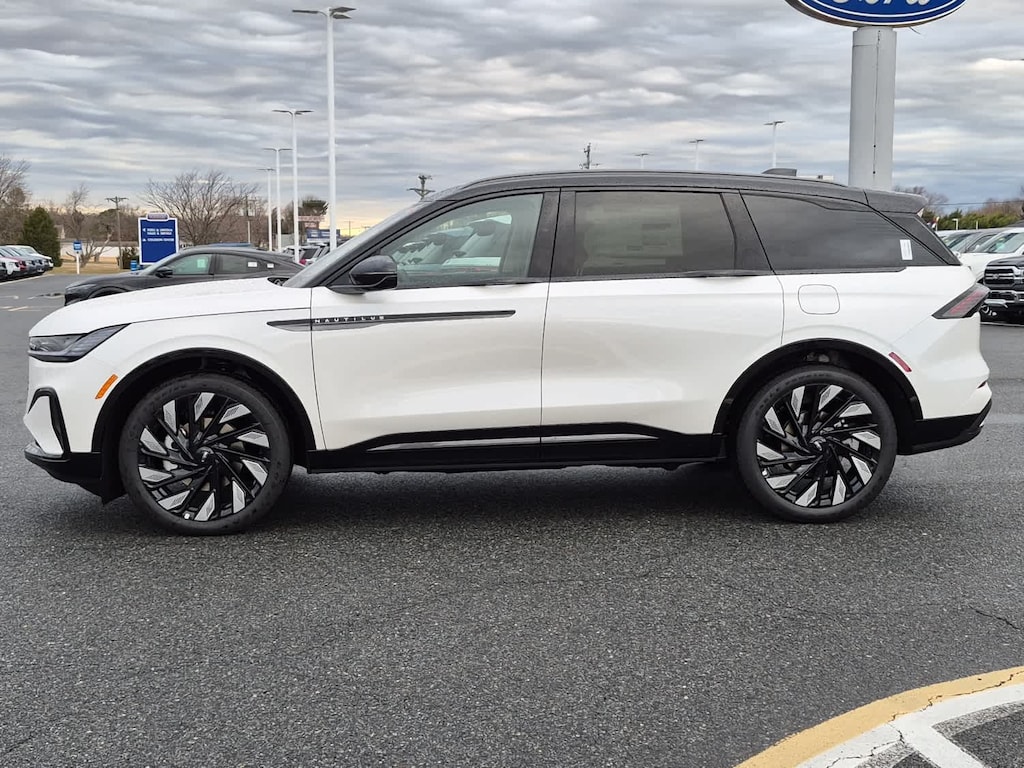 2026 Lincoln Nautilus Reserve photo 3