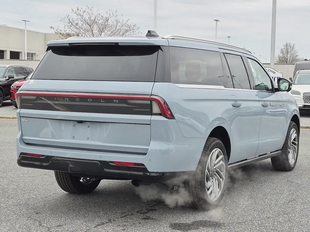 2026 Lincoln Navigator L photo 2