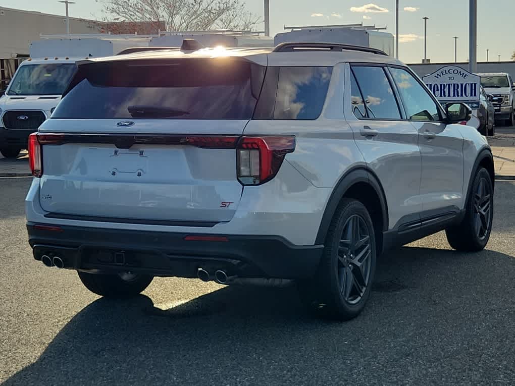 2026 Ford Explorer ST - Photo 3