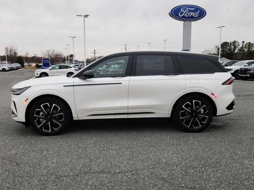 2026 Lincoln Nautilus Reserve photo 3