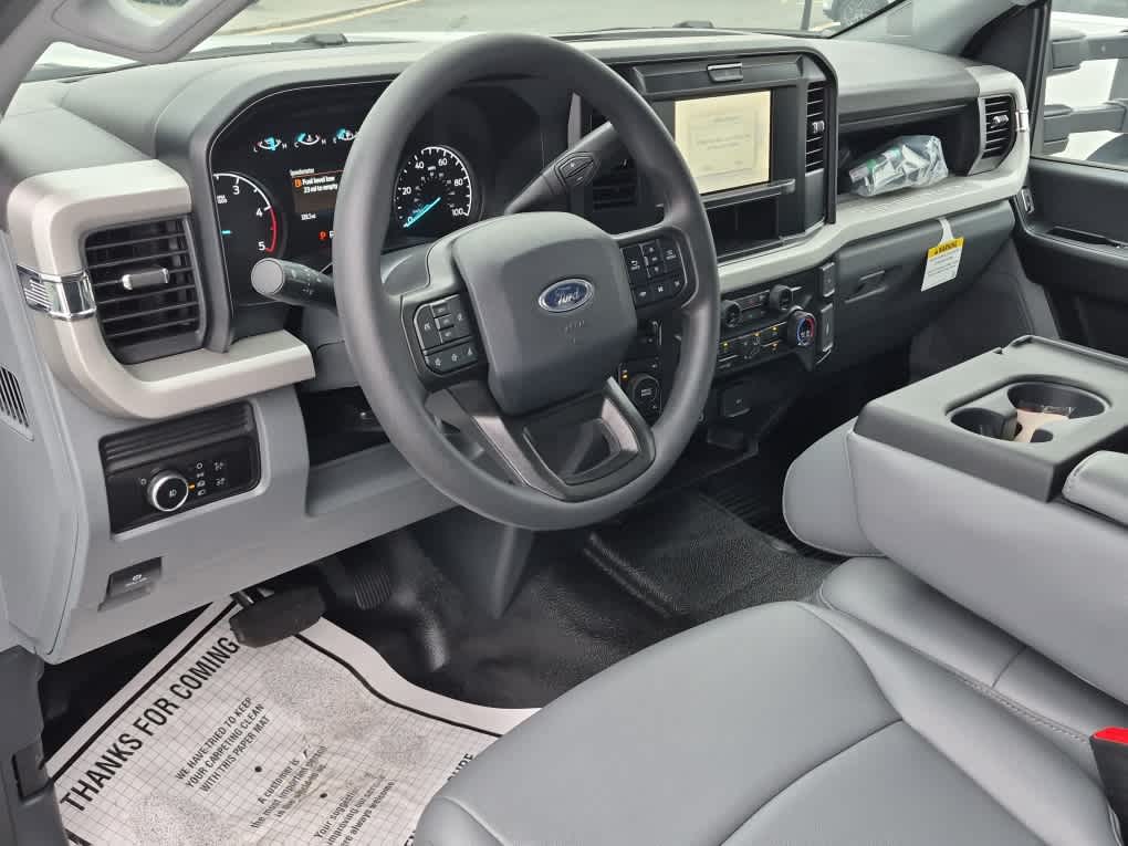 2025 Ford F-450 Super Duty Chassis Cab XL - Photo 10