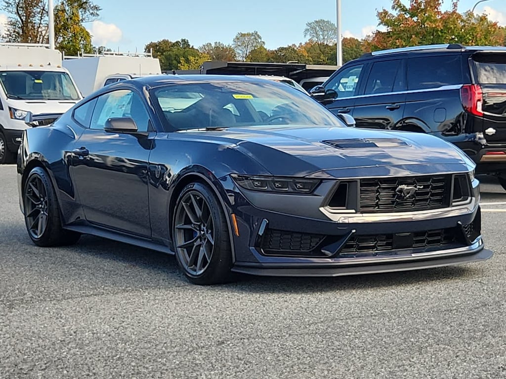 2025 Ford Mustang Dark Horse Deluxe photo 2