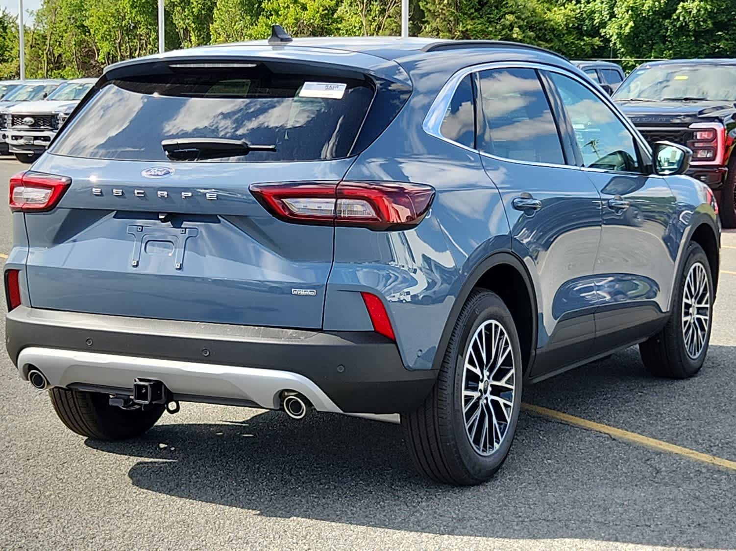 2024 Ford Escape Plug-In Hybrid Premium photo 3