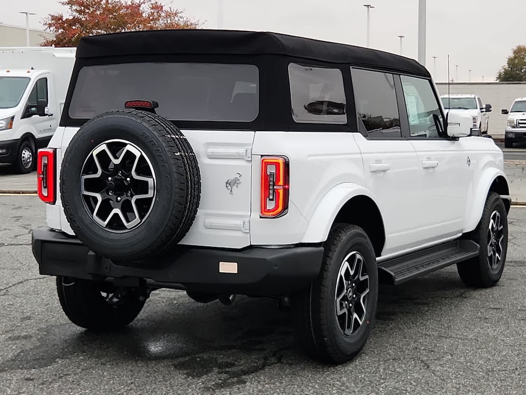 New 2025 Ford Bronco Outer Banks 4x4