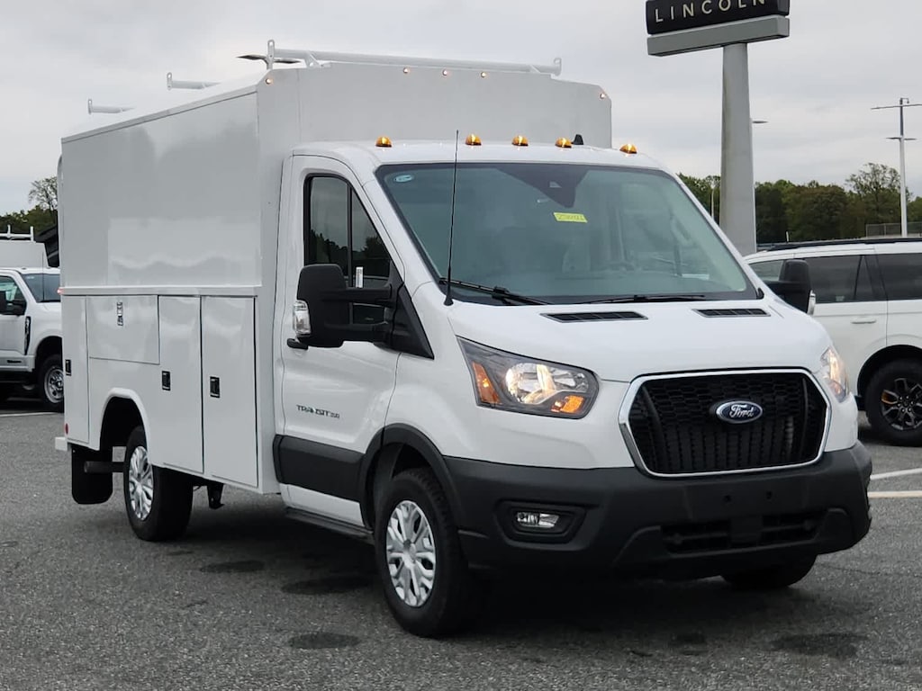 2025 Ford Transit Cutaway photo 2