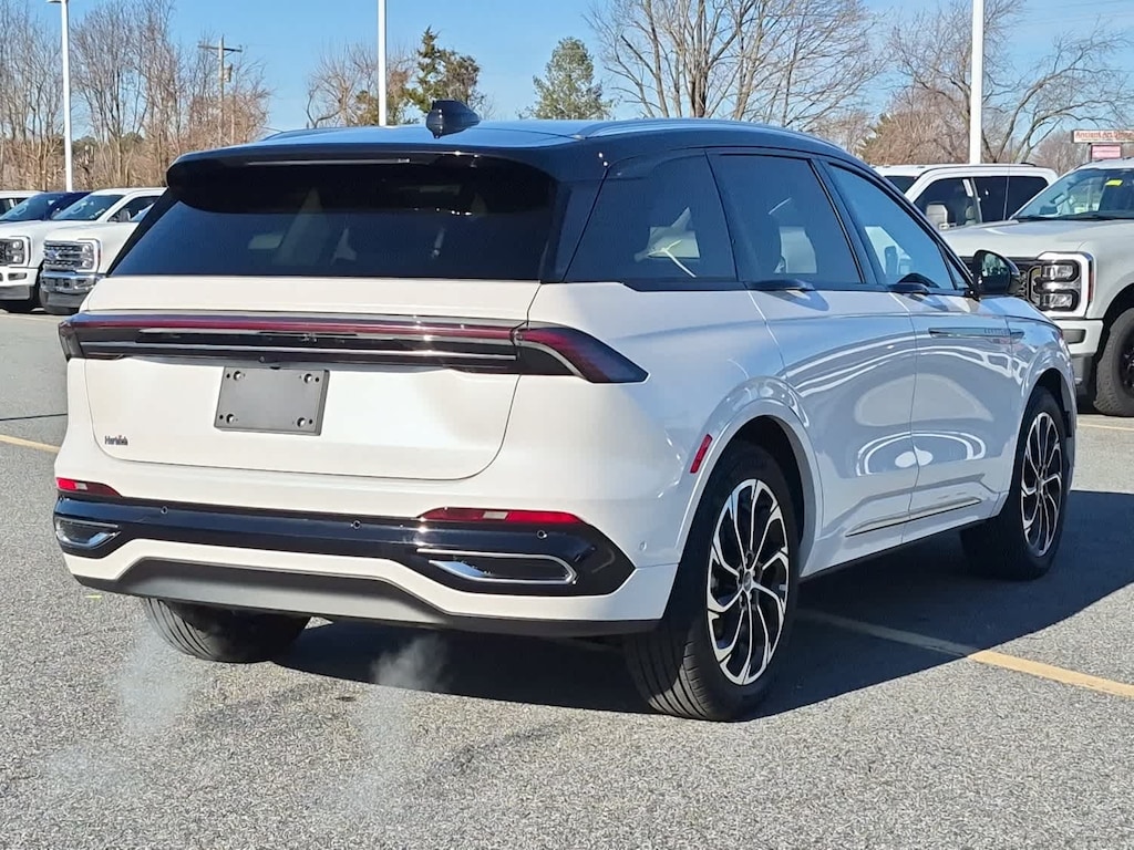 2024 Lincoln Nautilus Reserve photo 3