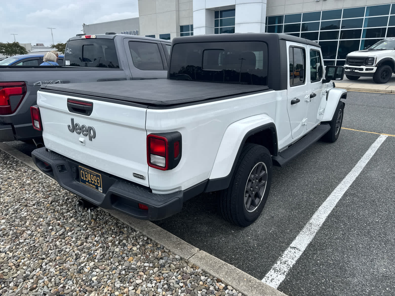 2022 Jeep Gladiator Overland photo 3