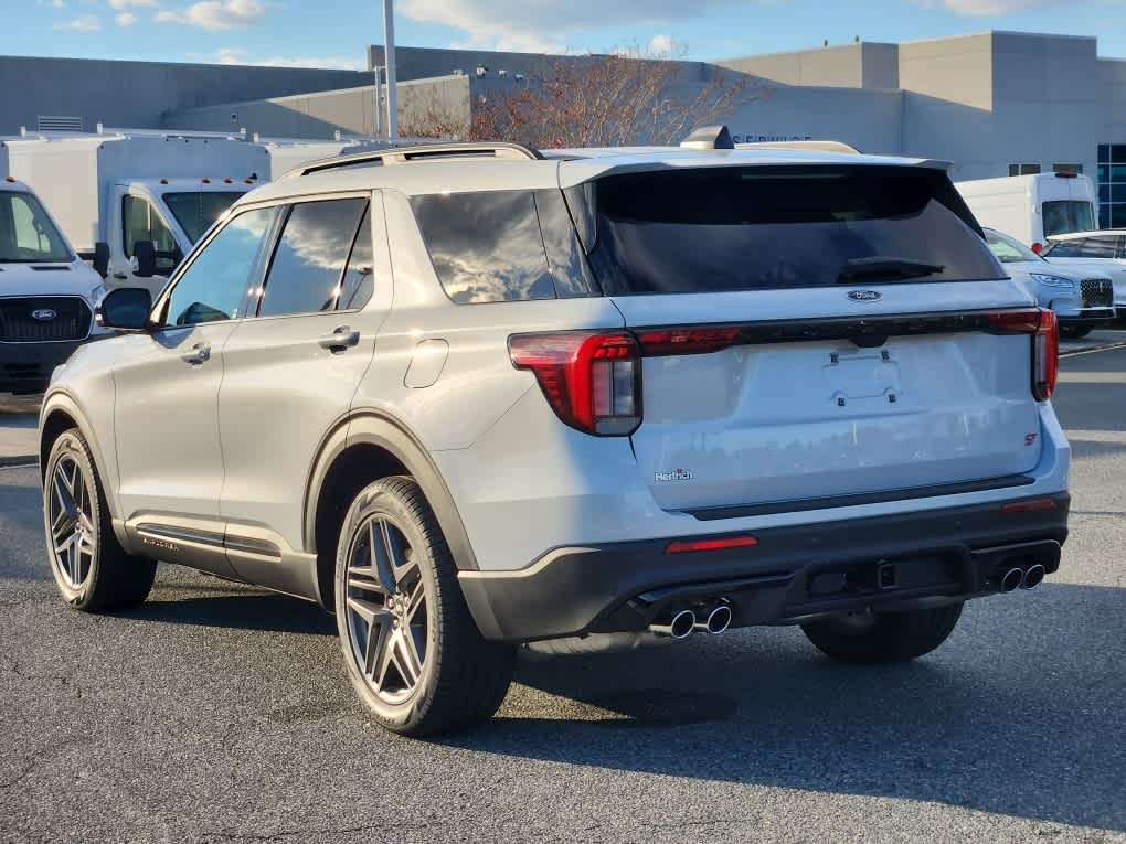 2026 Ford Explorer ST - Photo 4