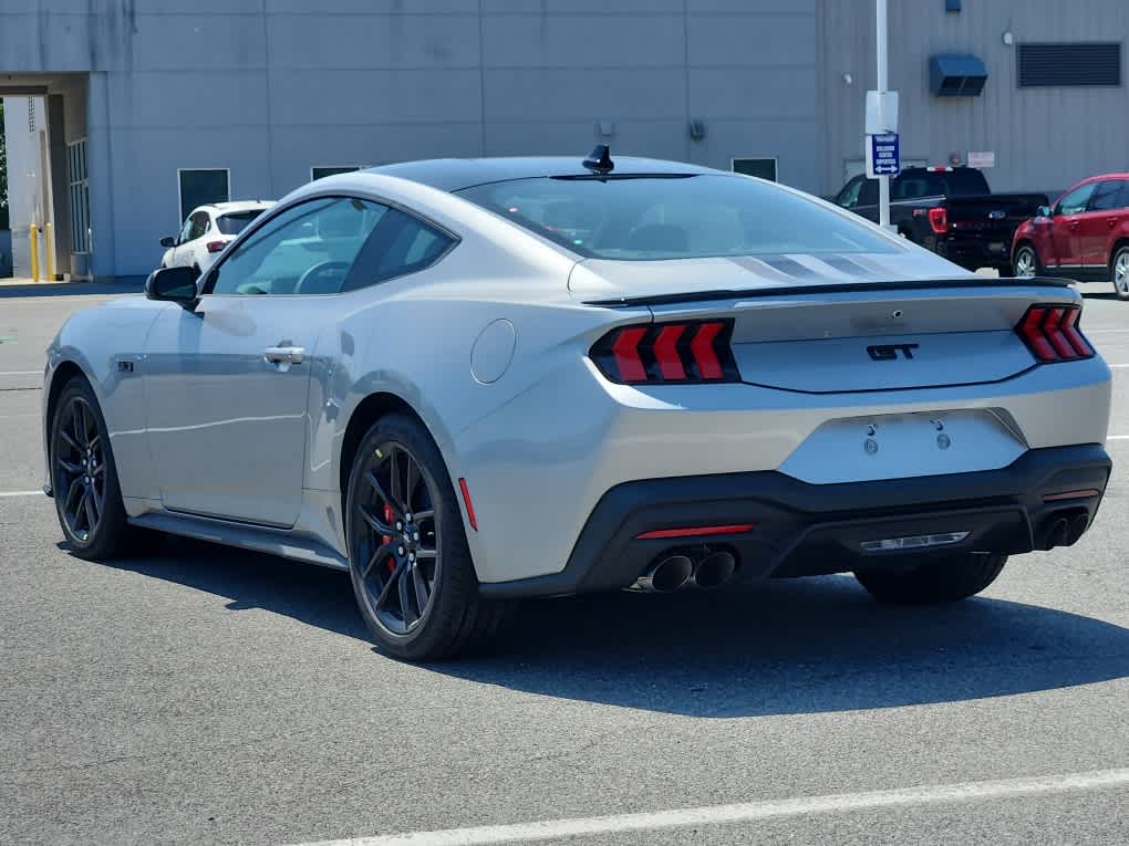 2025 Ford Mustang GT Premium photo 4