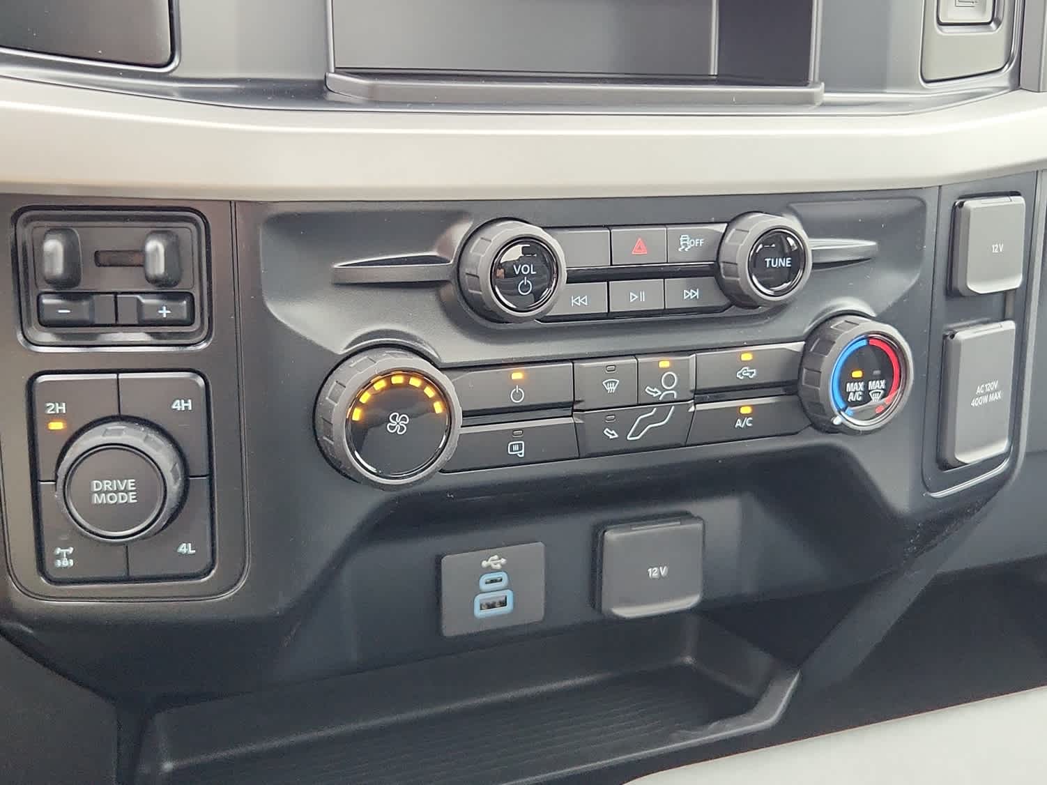2025 Ford F-350 Super Duty XLT - Photo 11