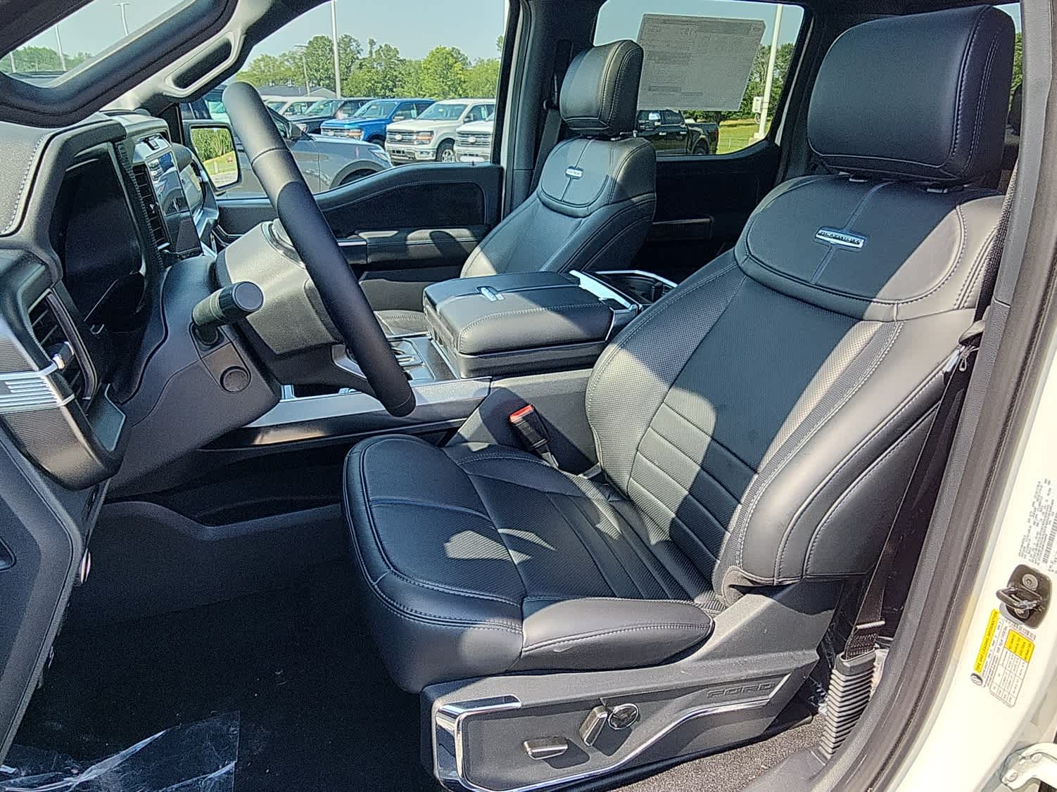 2025 Ford F-150 Platinum - Photo 11