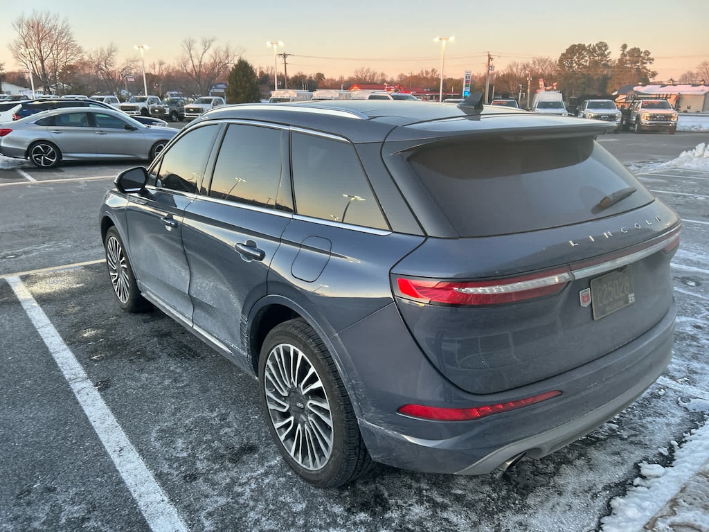 2022 Lincoln Corsair Standard photo 2