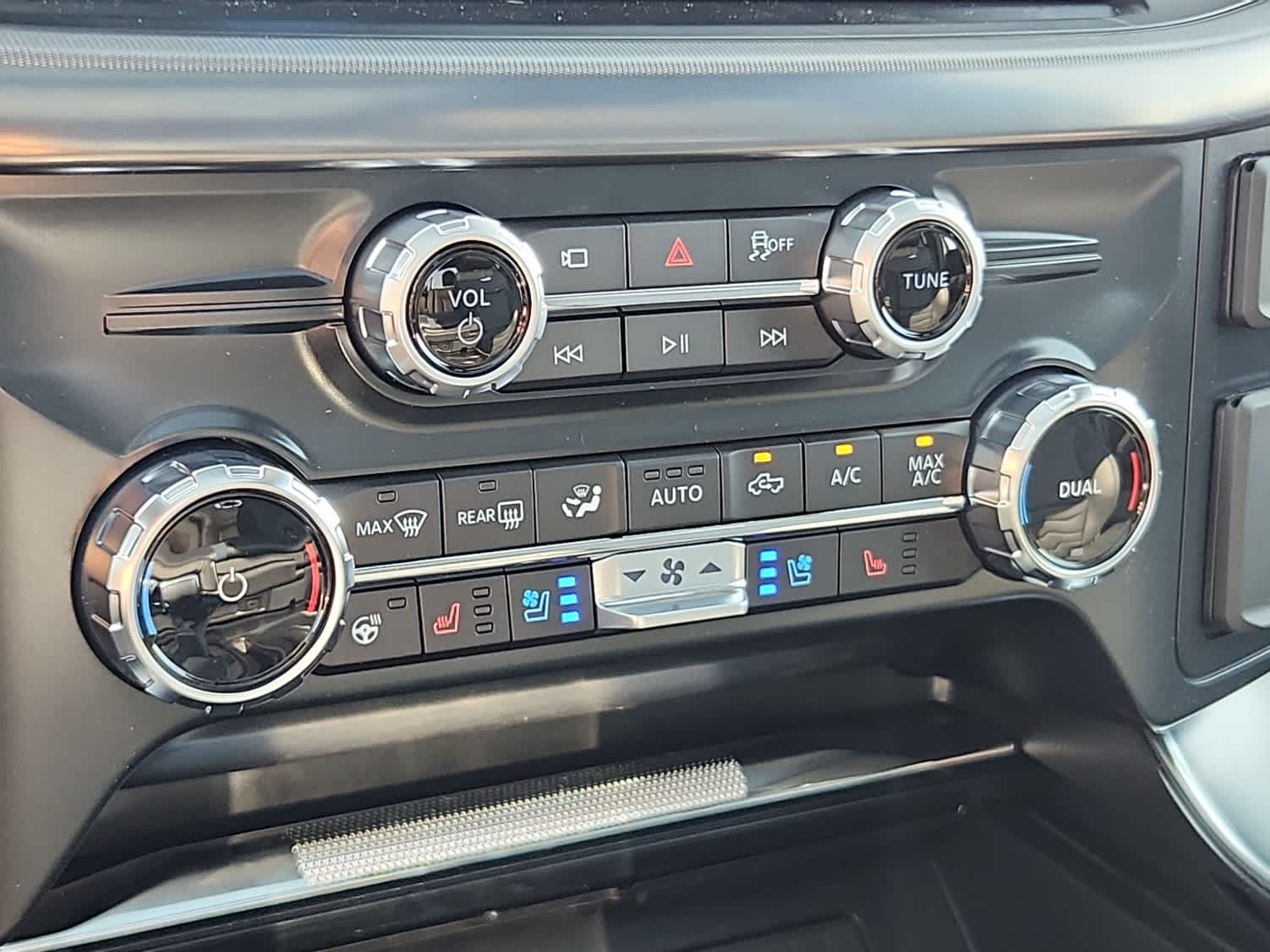 2025 Ford F-150 Platinum - Photo 17
