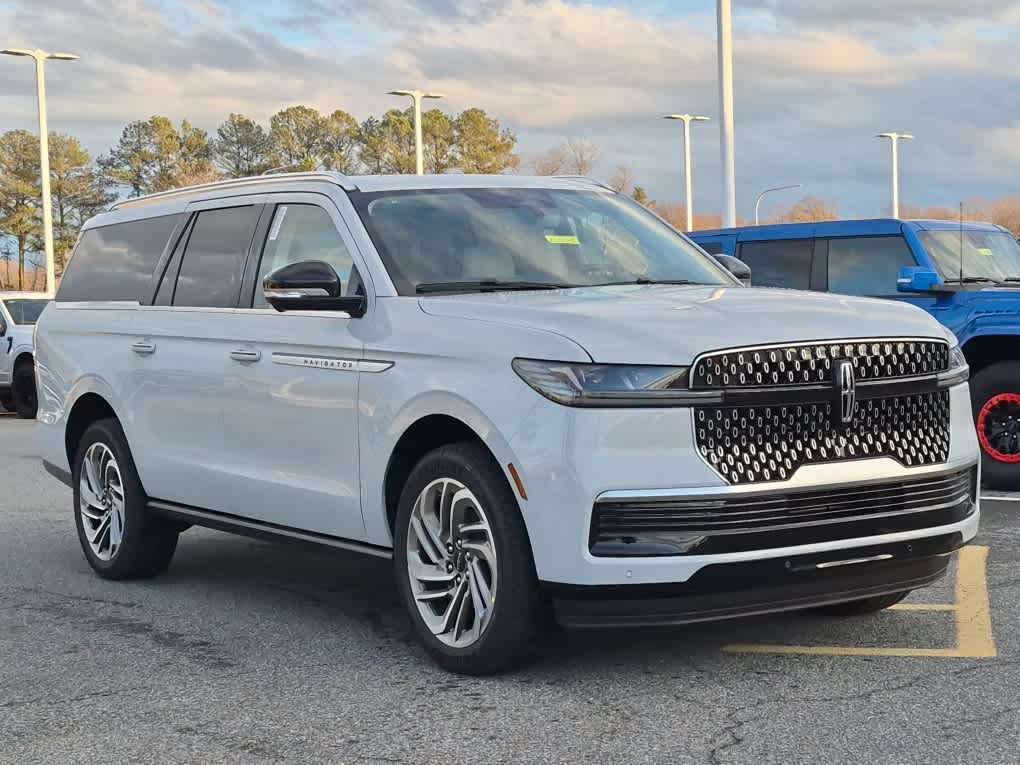 2026 Lincoln Navigator L photo 2
