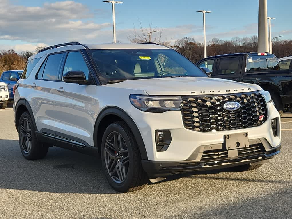 2026 Ford Explorer ST - Photo 2