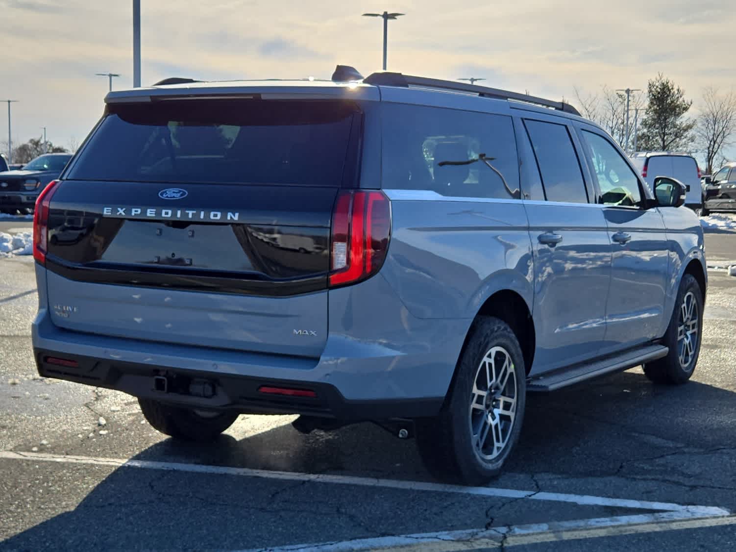 View vehicle photo 3