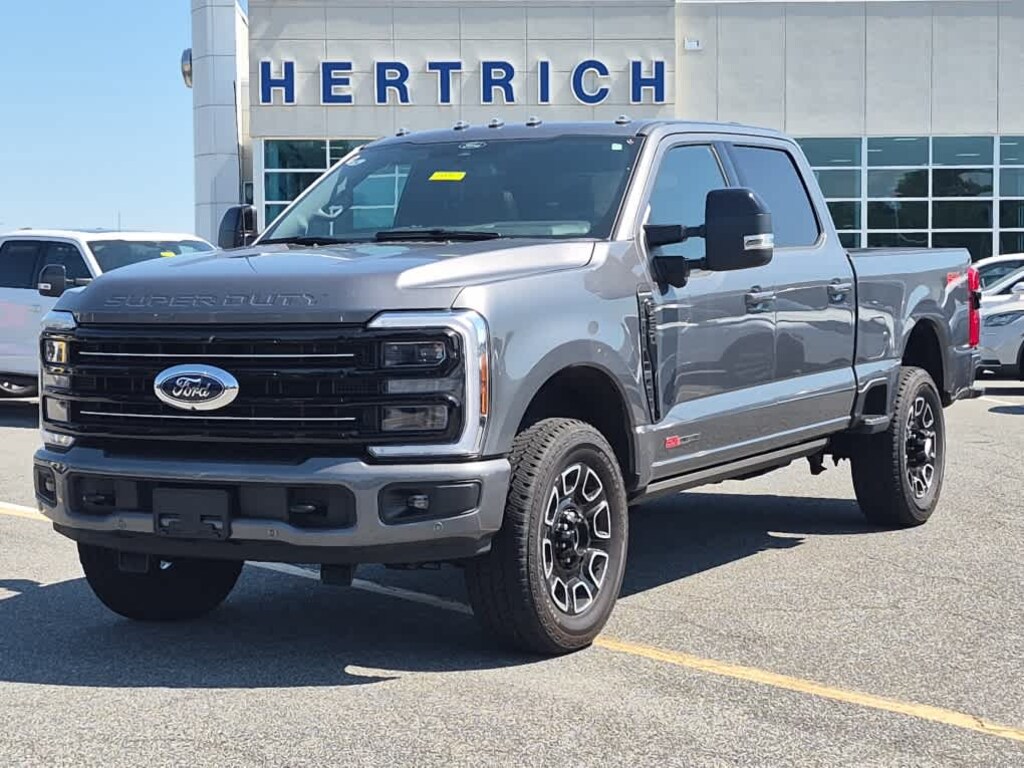 Used 2025 Ford Super Duty F-250 Pickup Platinum 4WD Crew Cab 6.75 Box Truck Crew Cab
