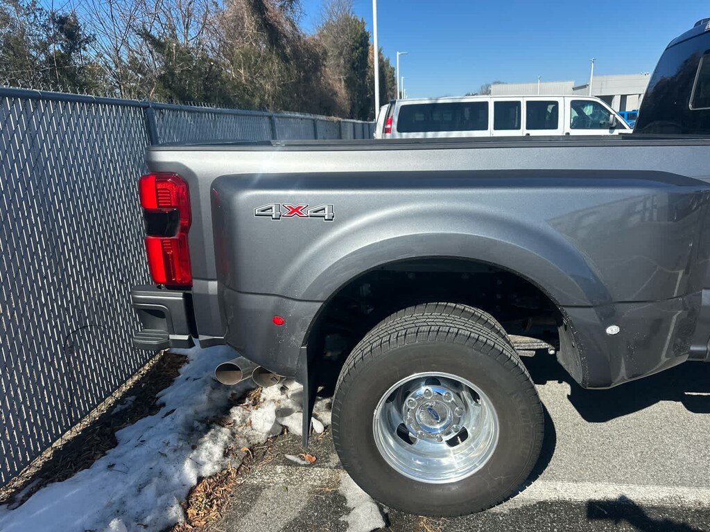 Used 2025 Ford Super Duty F-350 DRW Platinum 4WD Crew Cab 8 Box Truck Crew Cab
