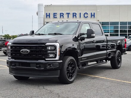 2024 Ford Super Duty F-250 Pickup Lariat 4WD Crew Cab 6.75 Box Truck Crew Cab