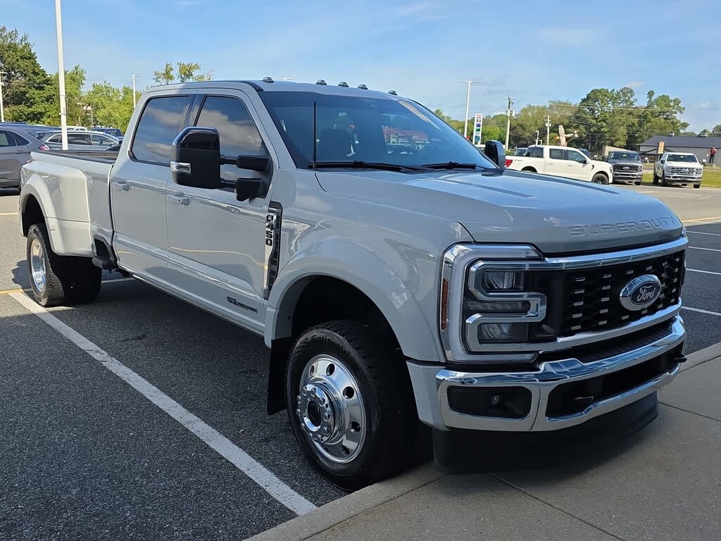 Used 2025 Ford Super Duty F-450 DRW Lariat 4WD Crew Cab 8 Box Truck Crew Cab