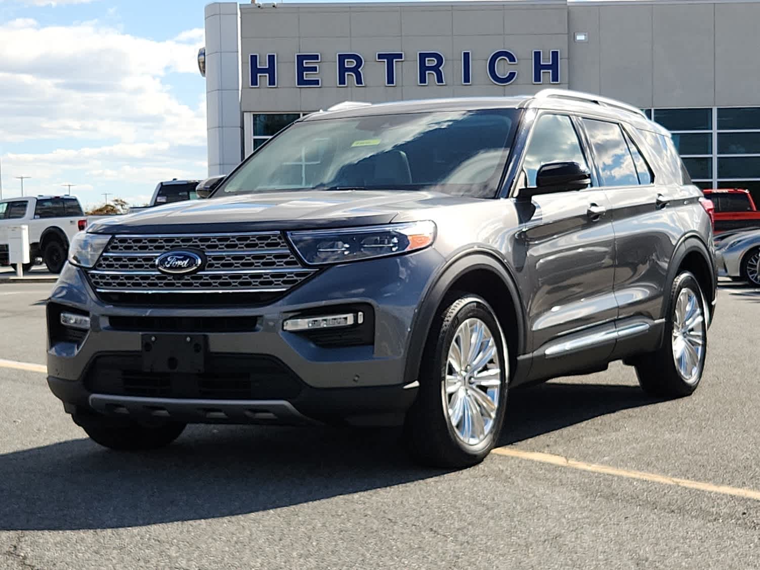 2023 Ford Explorer Limited's photo