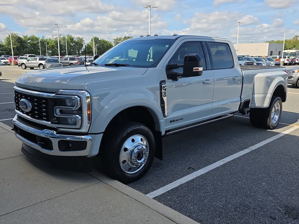 Used 2025 Ford Super Duty F-450 DRW Lariat 4WD Crew Cab 8 Box Truck Crew Cab