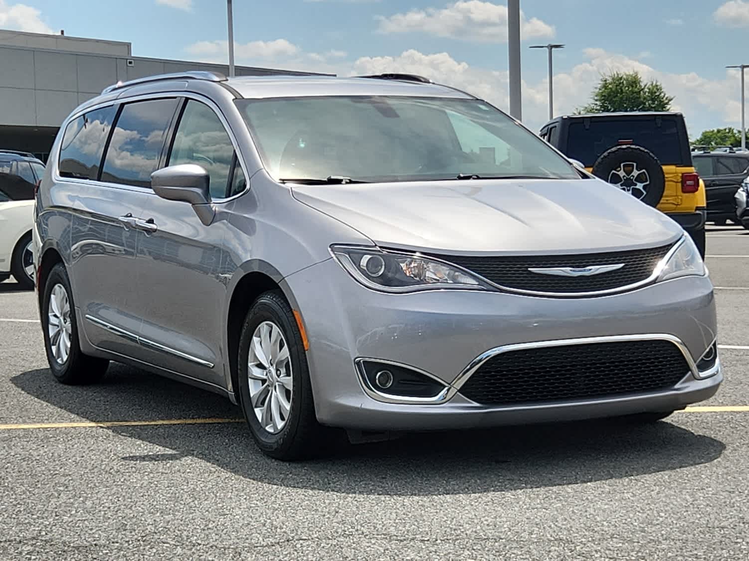 Used 2018 Chrysler Pacifica Touring L with VIN 2C4RC1BG1JR142301 for sale in Milford, DE