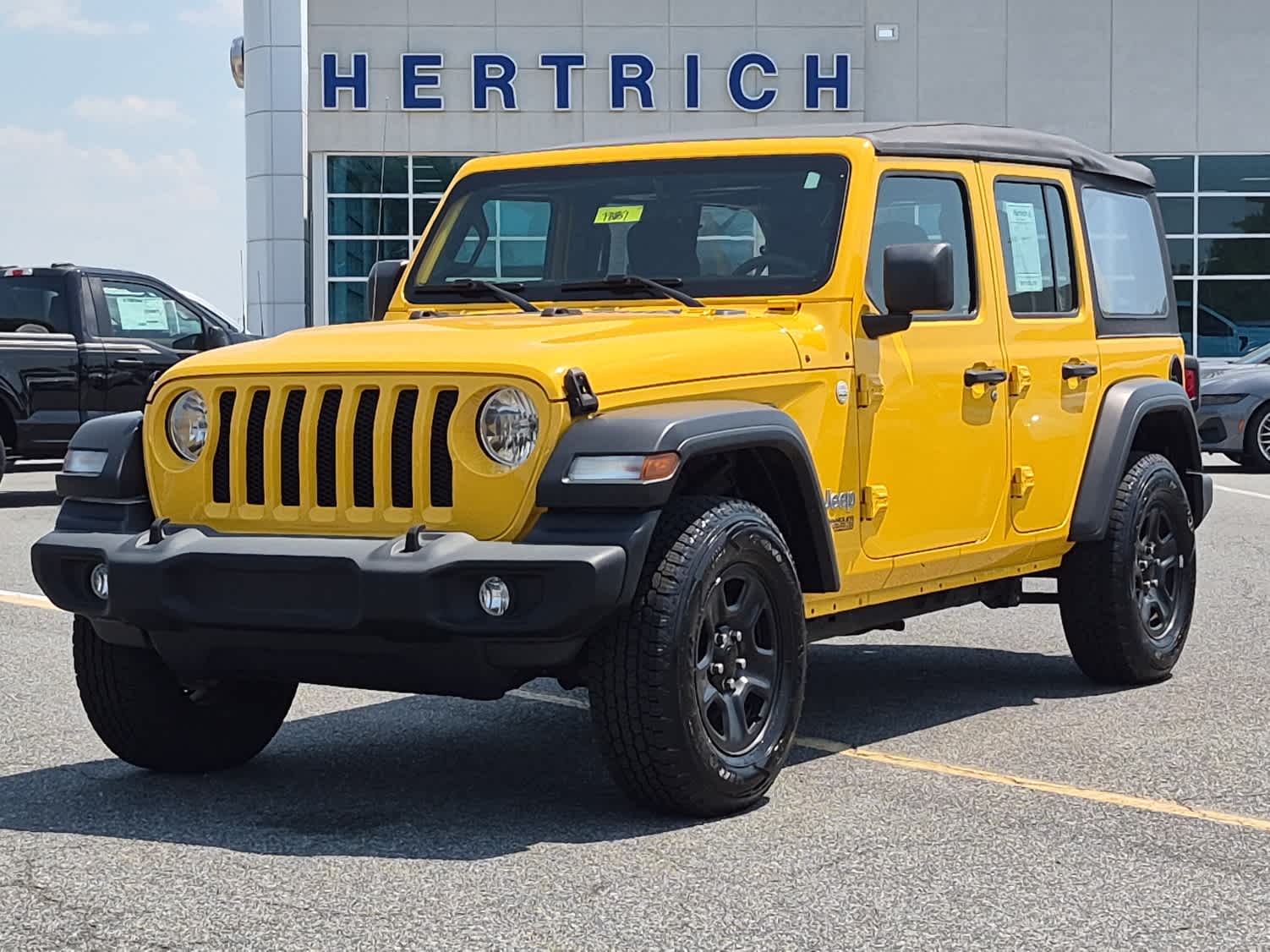 Hellayella Clearcoat 2019 Jeep Wrangler Unlimited Sport 4WD SUV / Crossover Four-Wheel Drive Manual