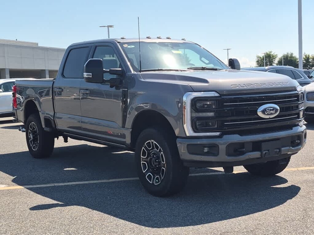 Used 2025 Ford Super Duty F-250 Pickup Platinum 4WD Crew Cab 6.75 Box Truck Crew Cab