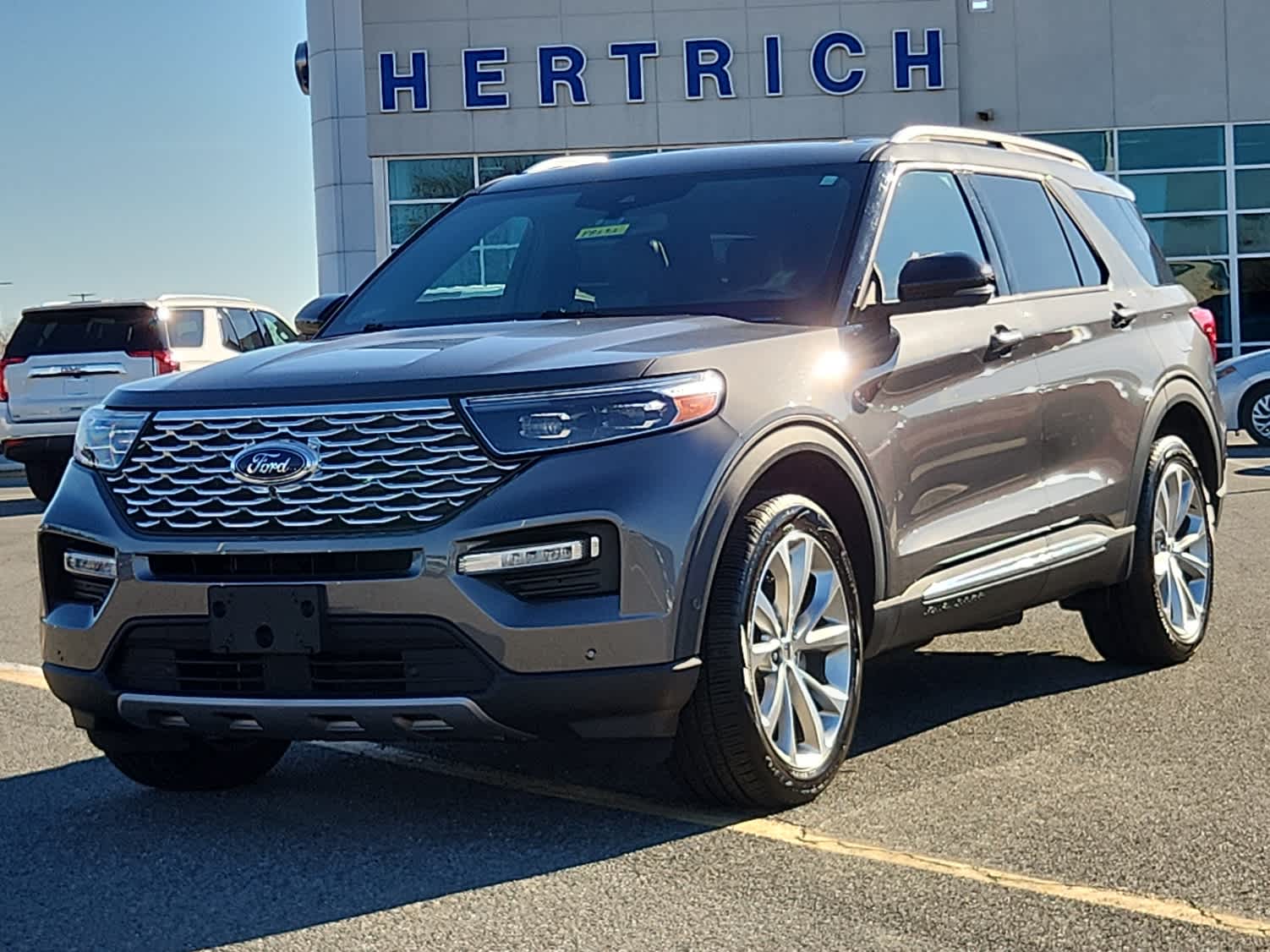 2022 Ford Explorer Platinum's photo