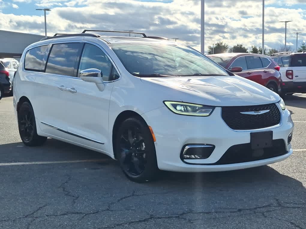 Used 2022 Chrysler Pacifica Limited with VIN 2C4RC1GGXNR111790 for sale in Milford, DE