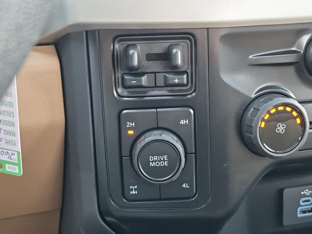 2026 Ford F-350 Super Duty XLT - Photo 13