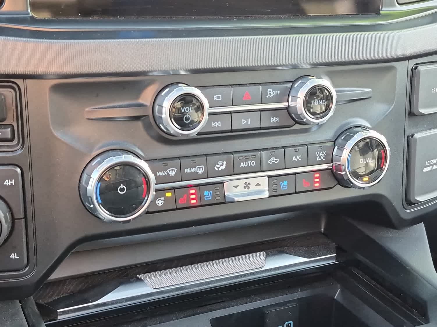 2025 Ford F-250 Super Duty Platinum - Photo 16