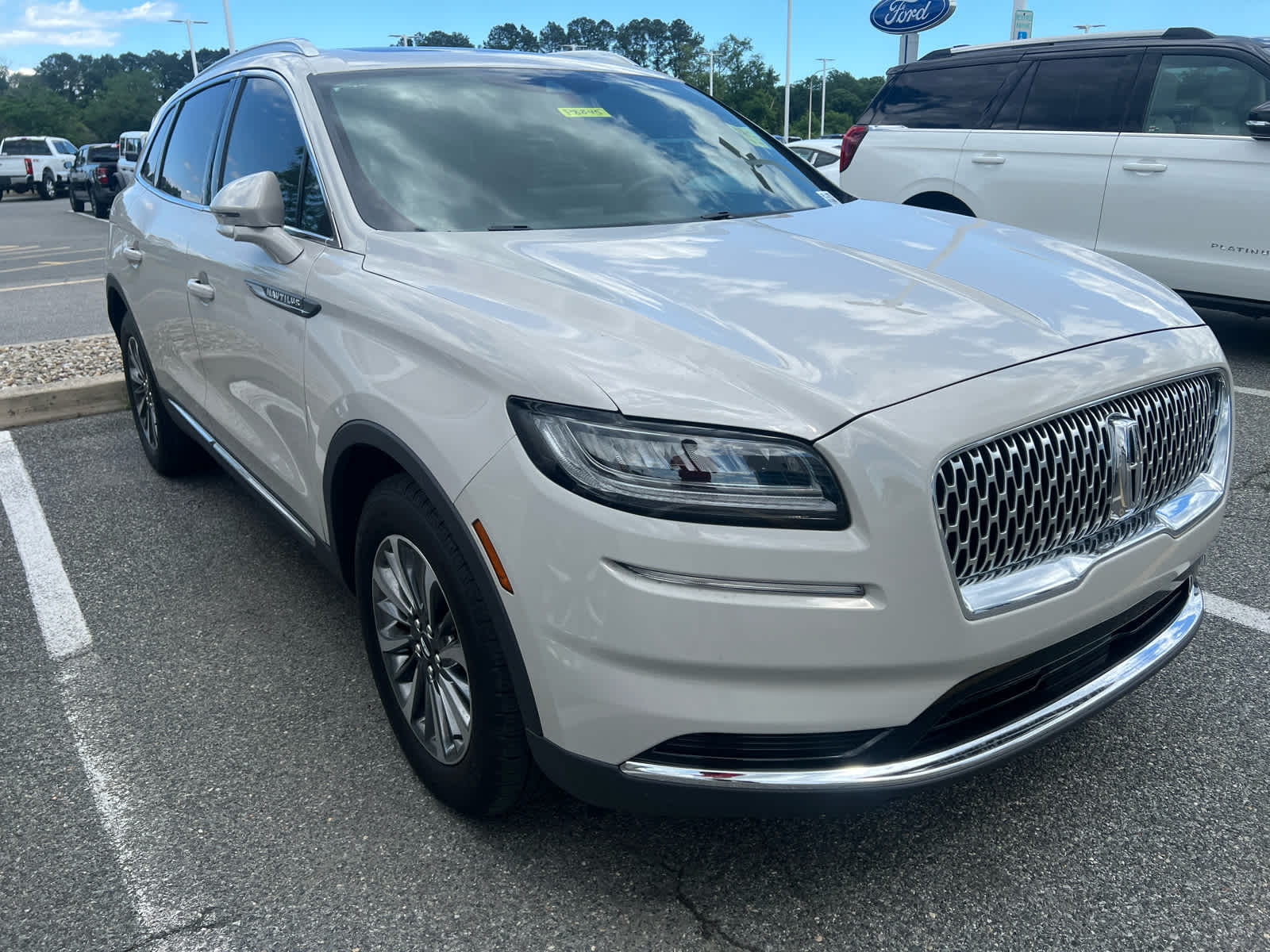 2023 Lincoln Nautilus Reserve FWD's photo