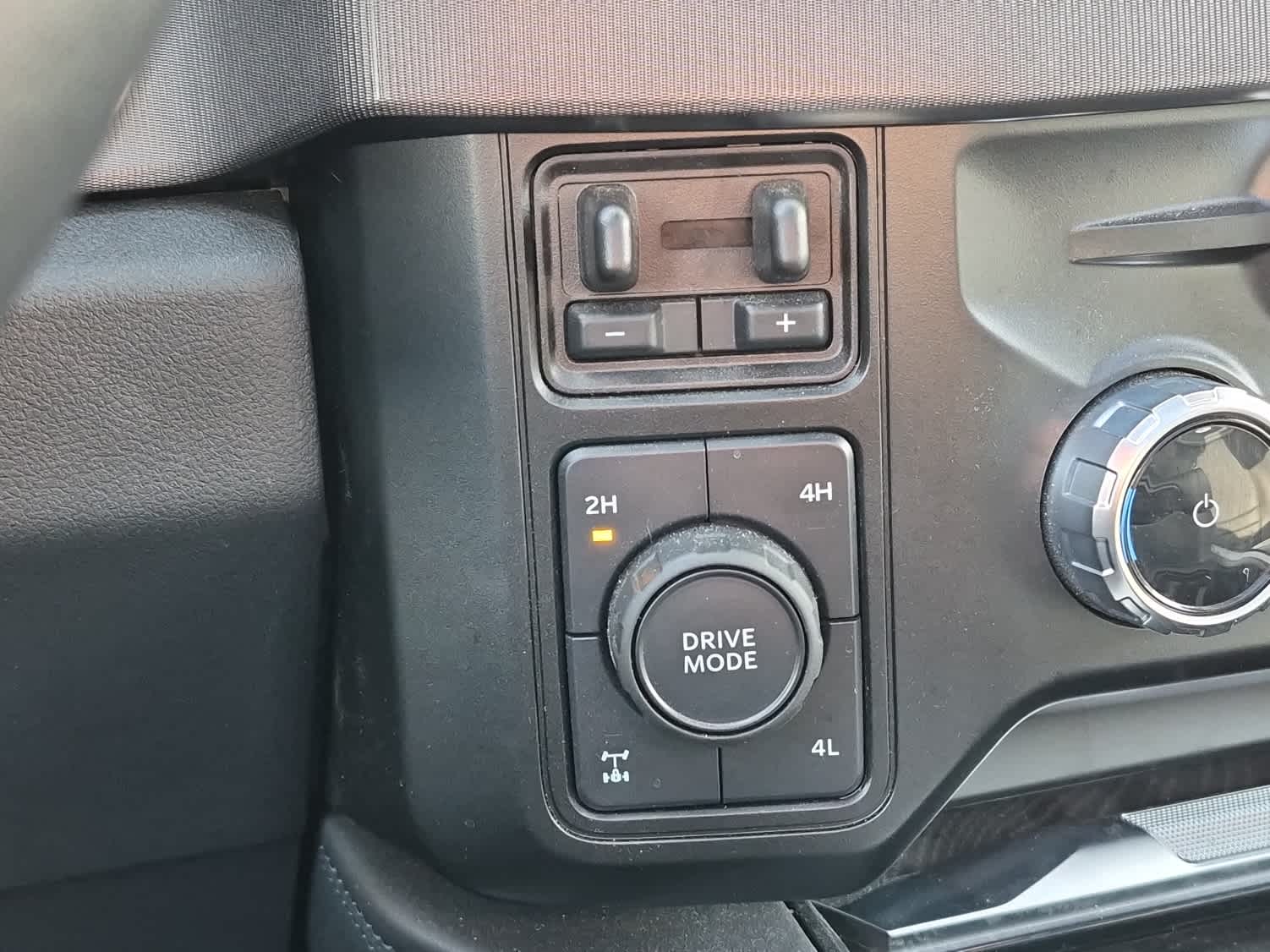 2025 Ford F-250 Super Duty Platinum - Photo 17