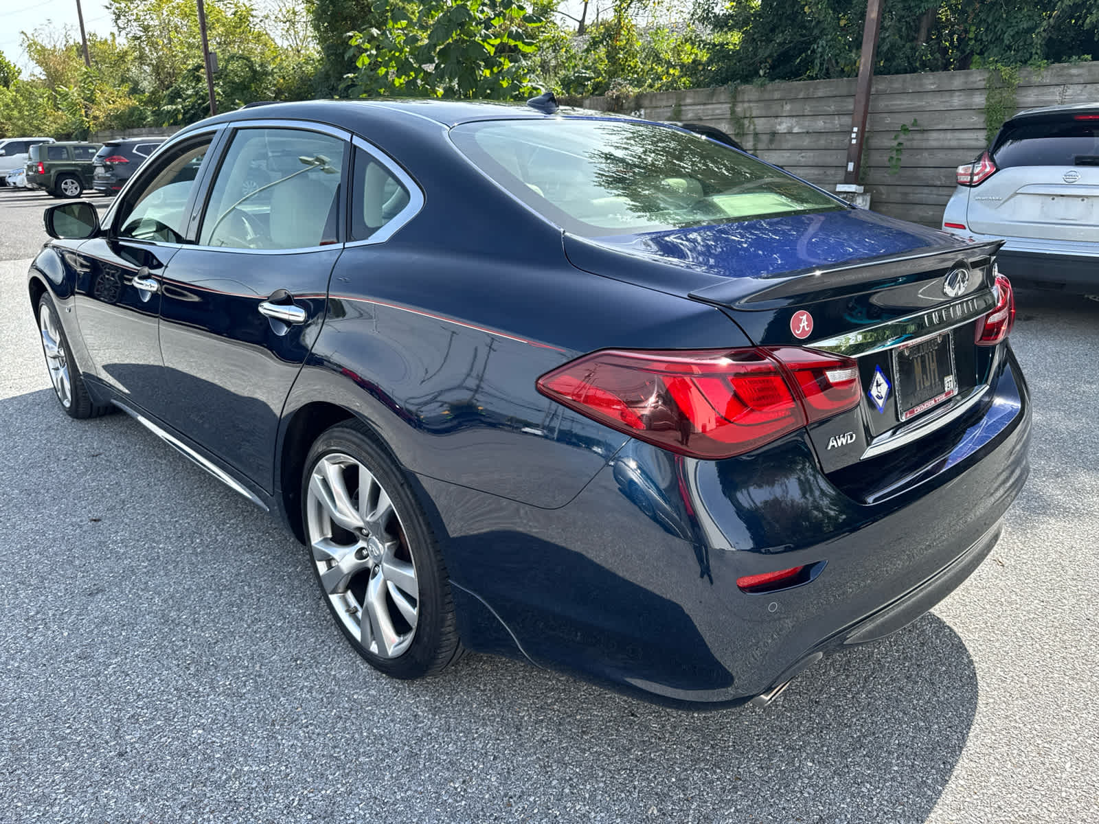 2016 Infiniti Q70L AWD photo 3