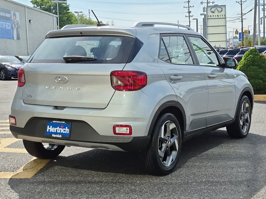 Used 2023 Hyundai Venue SEL IVT