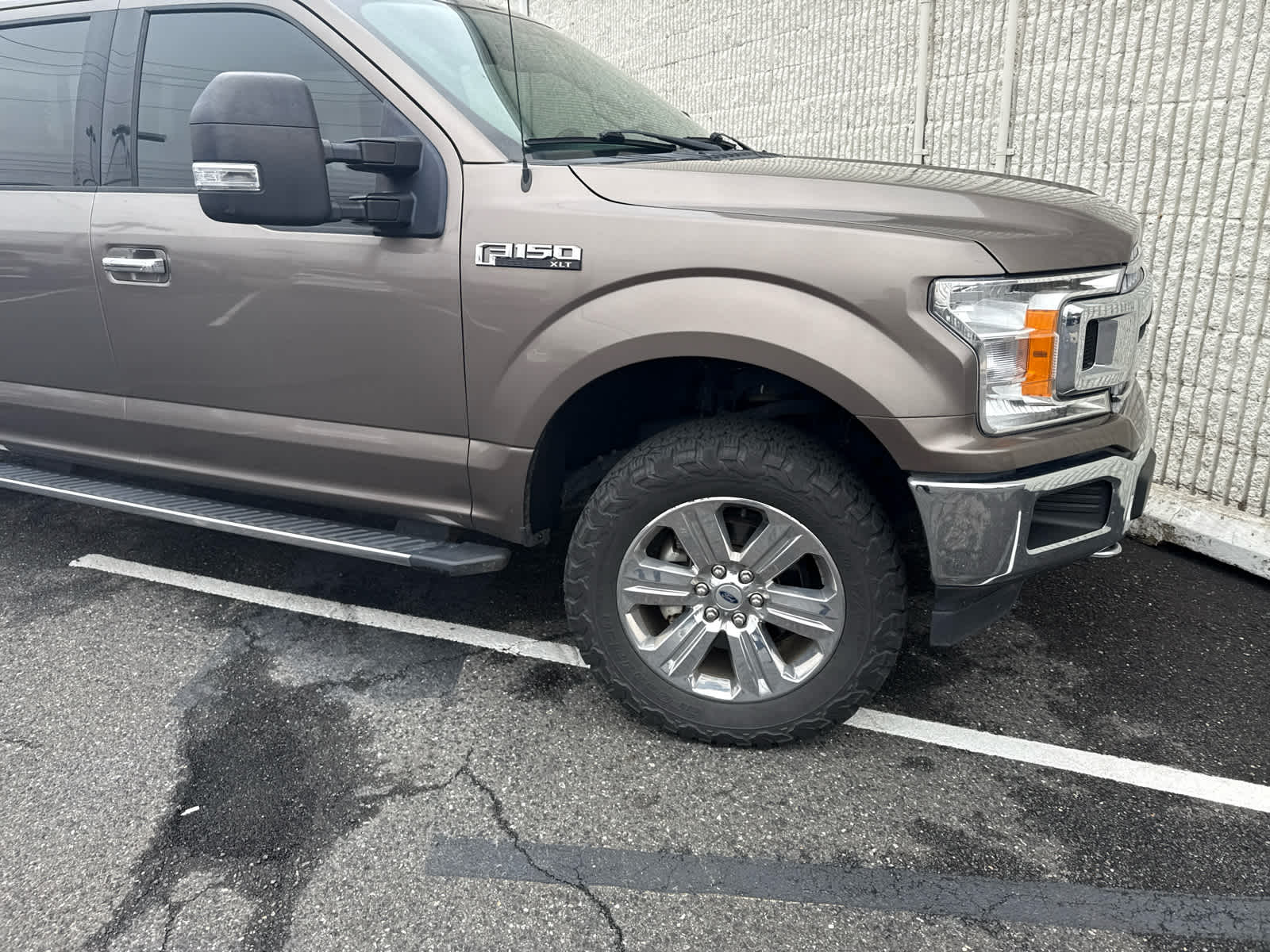 2019 Ford F-150 XLT photo 2