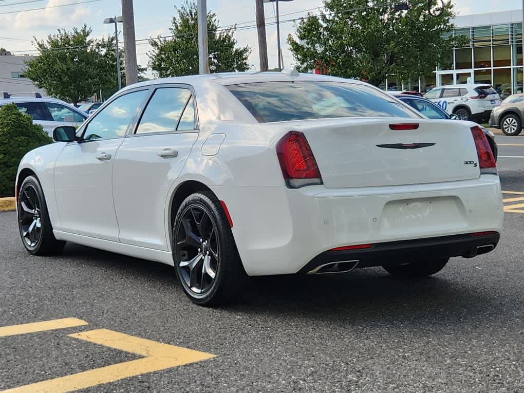 2021 Chrysler 300 LX photo 4