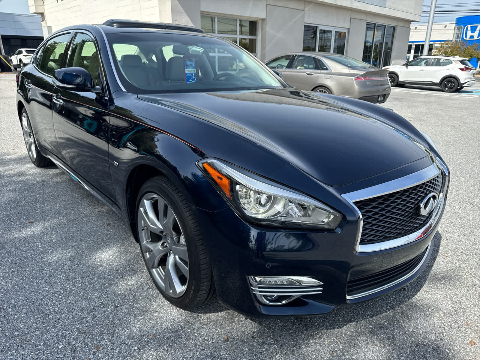 2016 Infiniti Q70L AWD photo 2