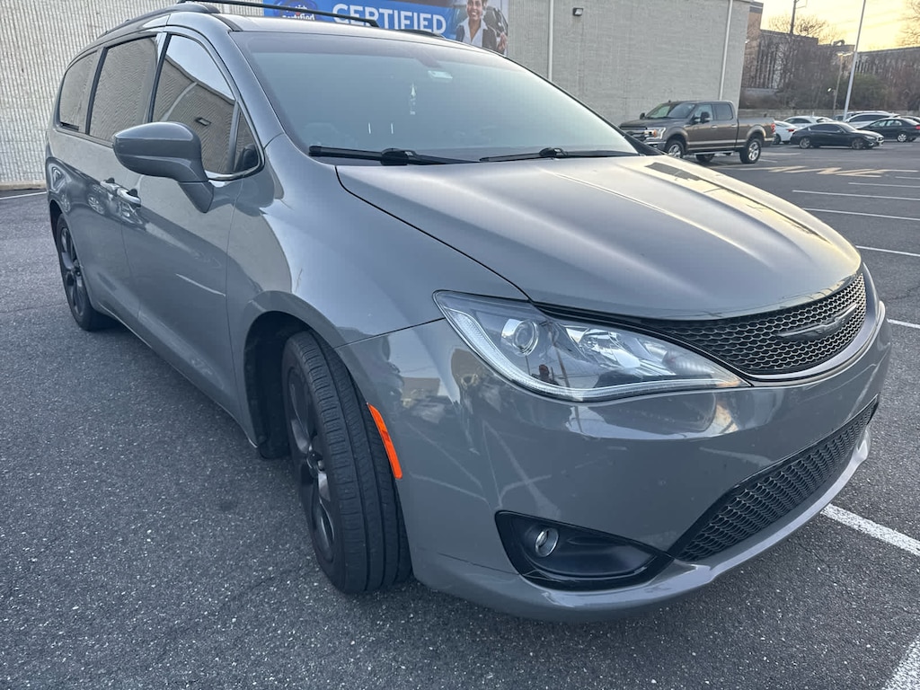 Used 2020 Chrysler Pacifica Touring L FWD