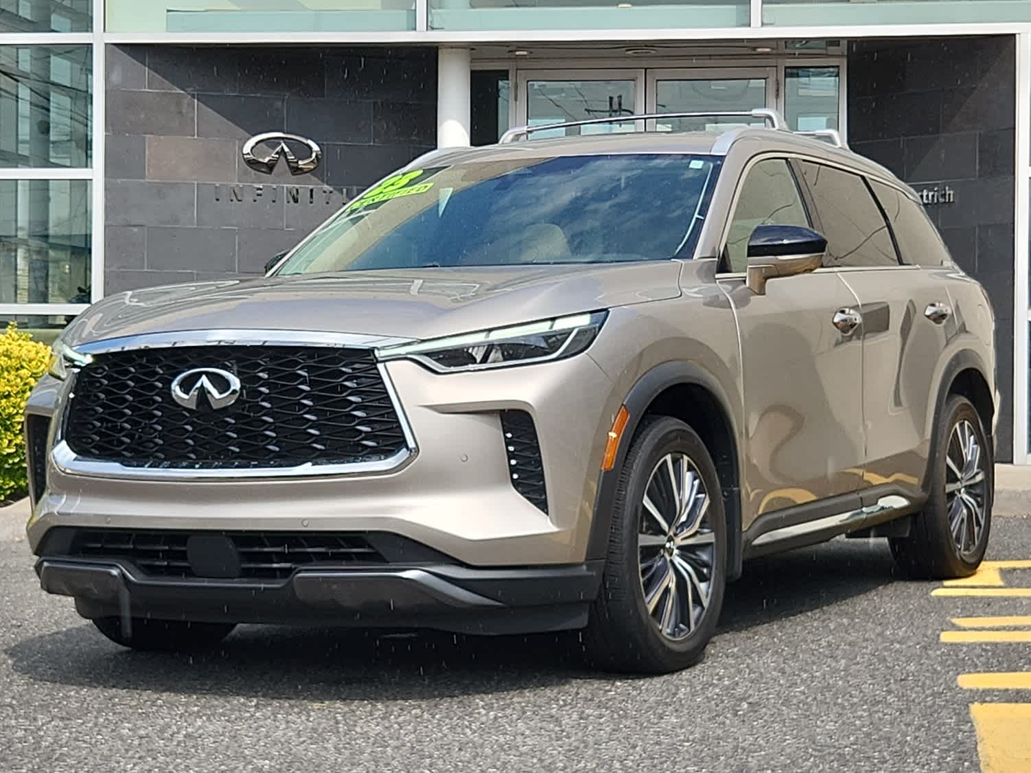 2022 Infiniti QX50 Essential AWD photo 3