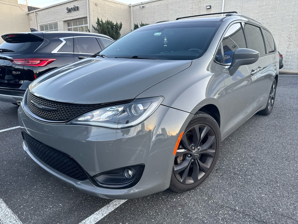 Used 2020 Chrysler Pacifica Touring L FWD