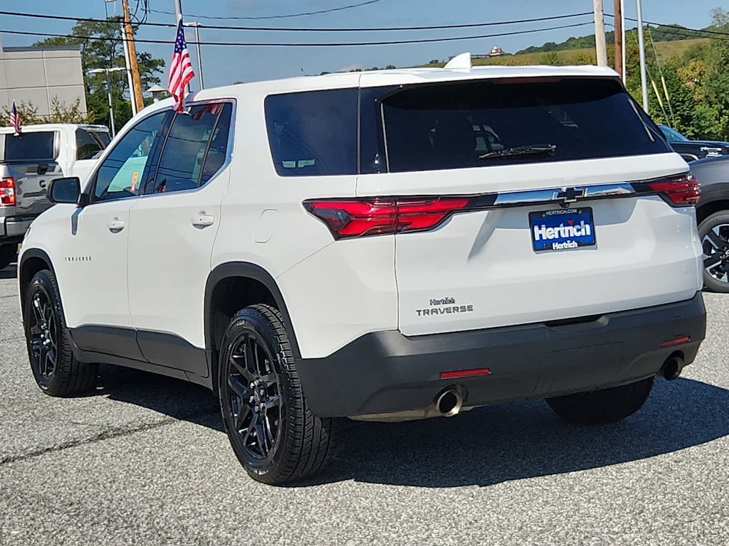 Used 2022 Chevrolet Traverse LS FWD
