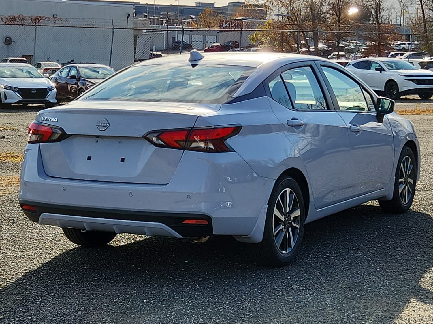 2025 Nissan Versa 1.6 SV photo 2