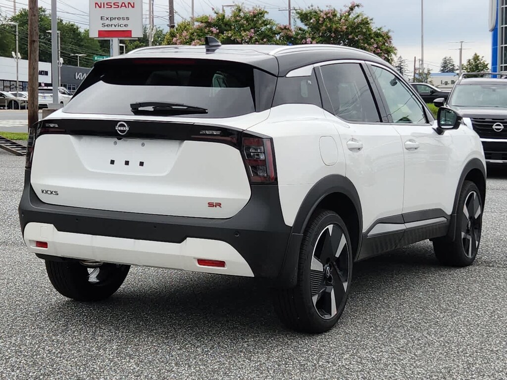 Used 2025 Nissan Kicks SR FWD