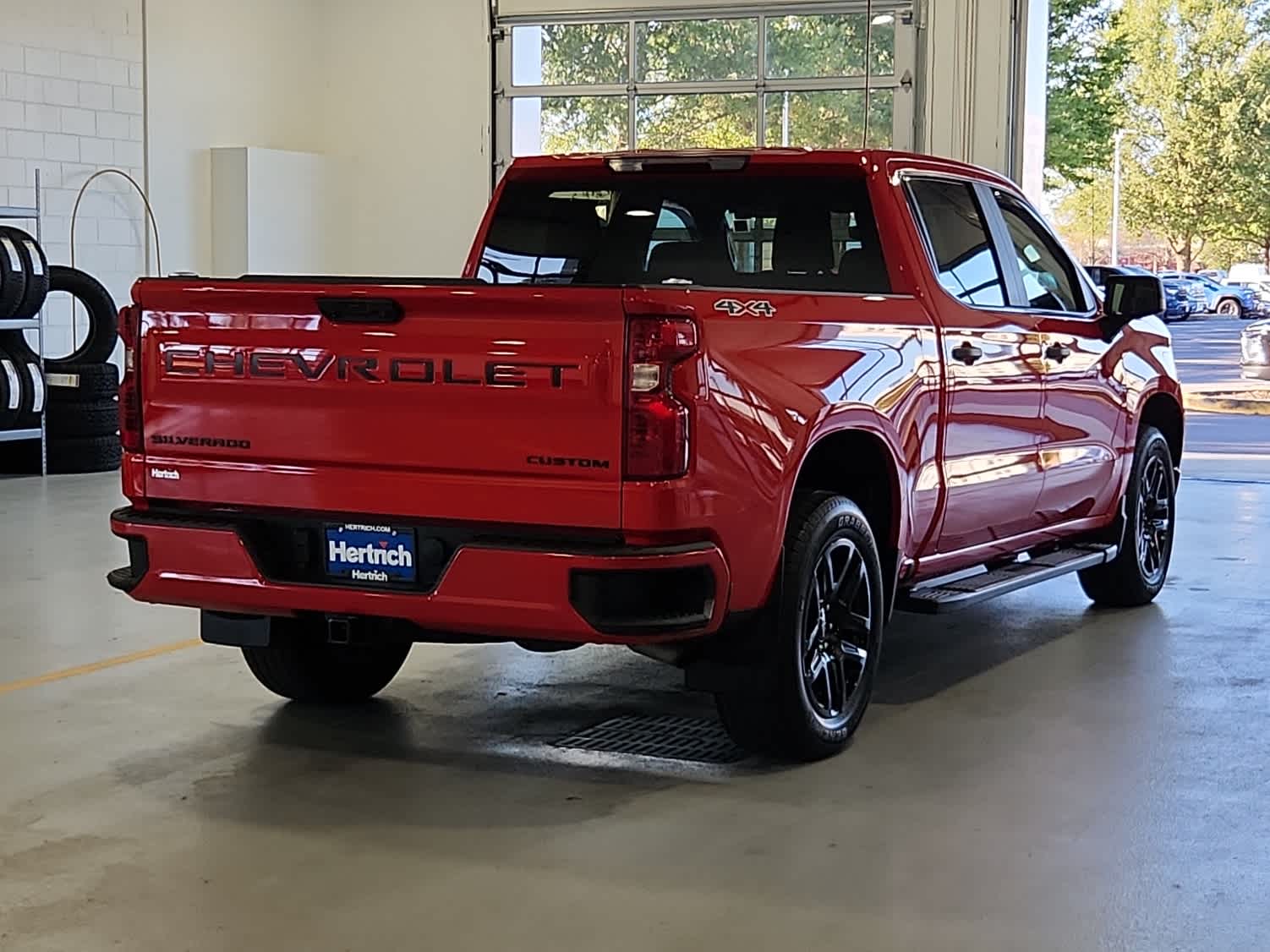 2022 Chevrolet Silverado 1500 Custom photo 2