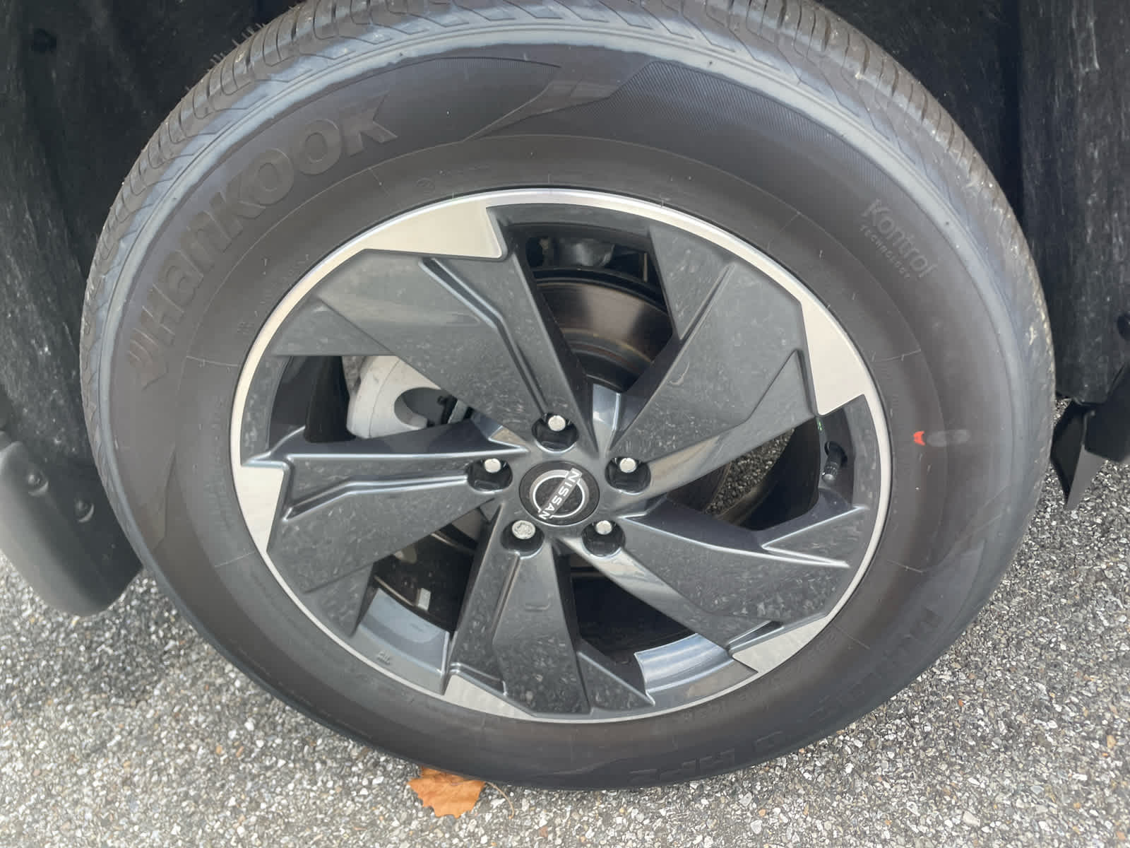 2023 Nissan Rogue SV AWD photo 3