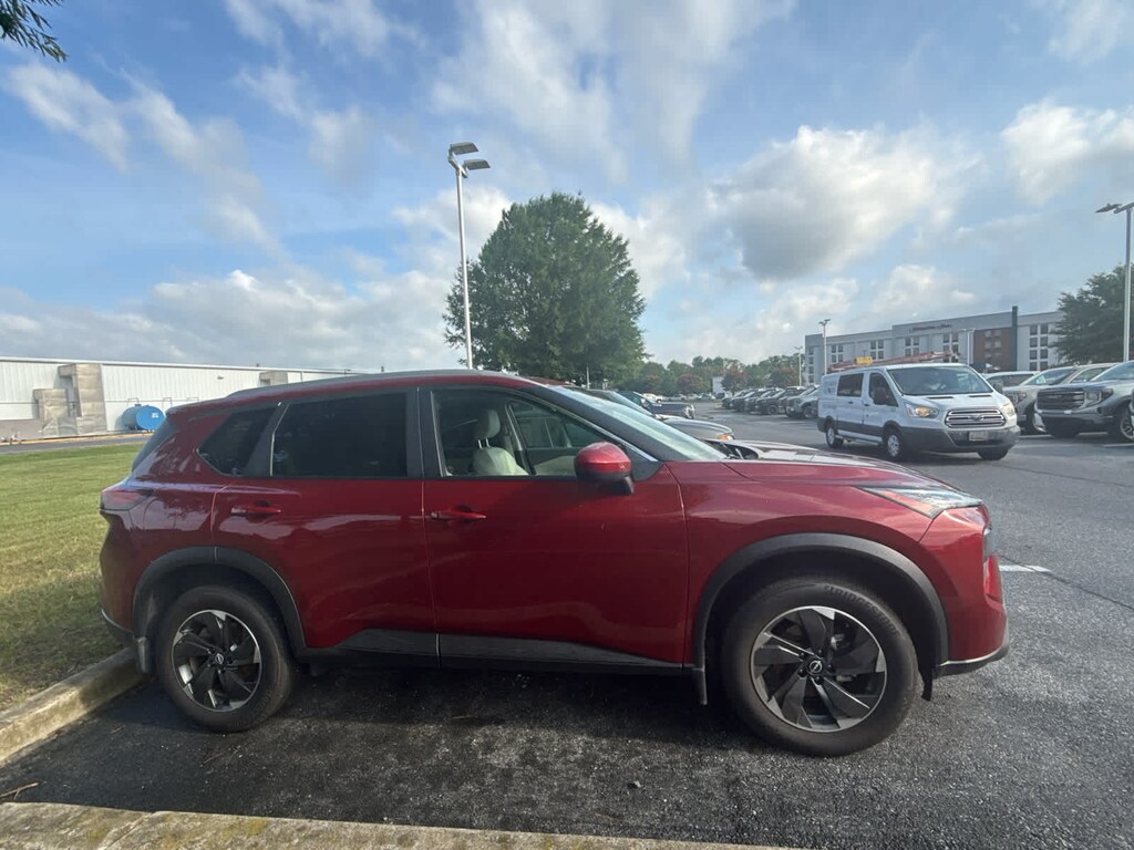 Used 2024 Nissan Rogue SV AWD